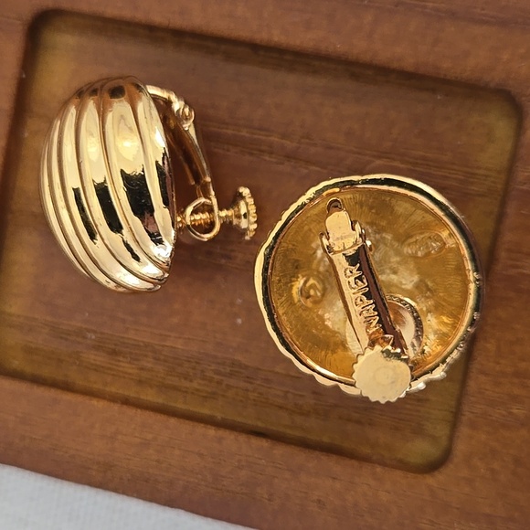 NAPIER BRIGHT GOLD TONE SCREW BACK/LEVER BACK EARRINGS - Picture 3 of 3